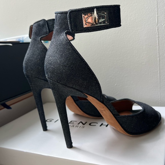 Givenchy Shark Lock Dark Blue Denim Open Toe Ankle Strap Sandals Pumps size 38.5 - Picture 4 of 12